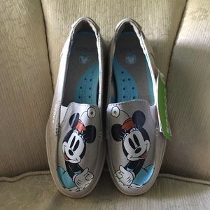 NWT Cute CROCS Disney Minnie Mouse Walu Loafers